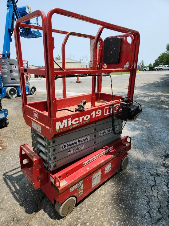 2019 MEC MICRO 19 Scissor Lift