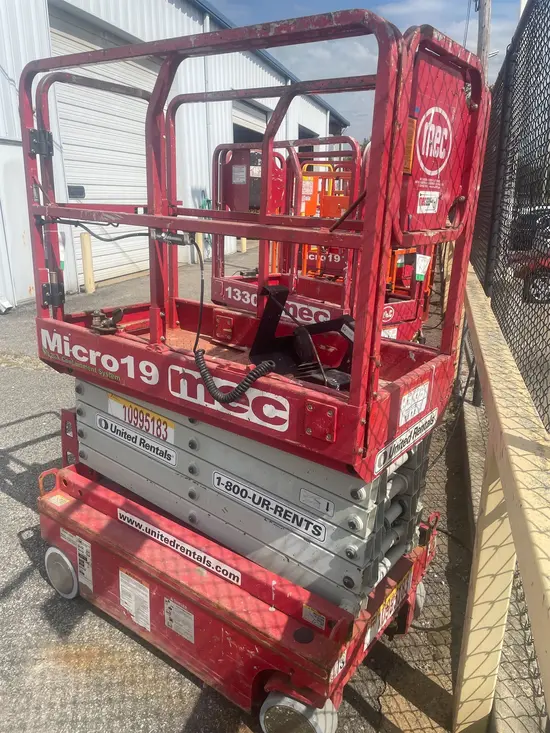 2019 MEC MICRO 19 Scissor Lift