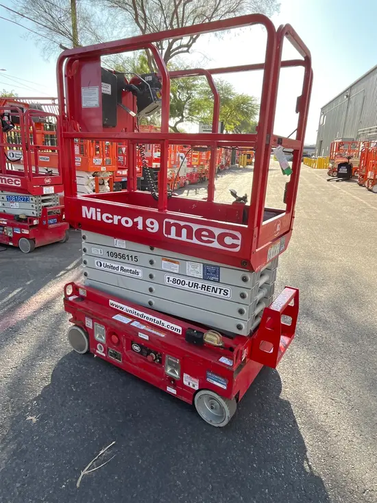 2019 MEC MICRO 19 Scissor Lift