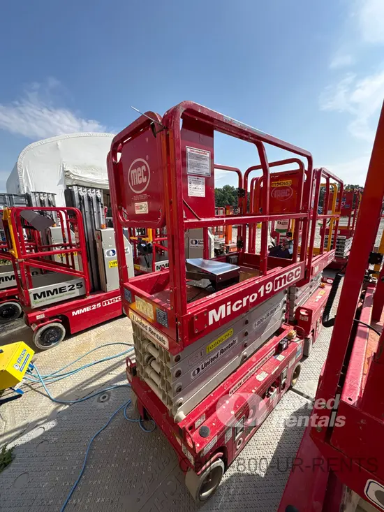 2018 MEC MICRO 19 Scissor Lift