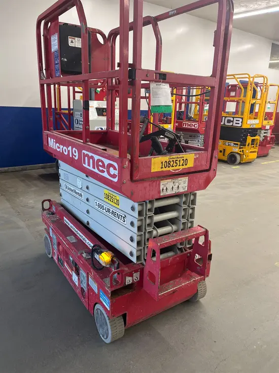 2018 MEC MICRO 19 Scissor Lift