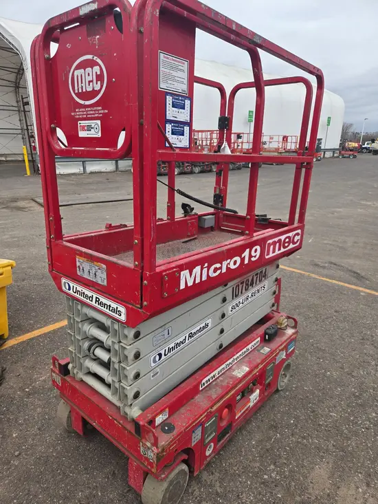2018 MEC MICRO 19 Scissor Lift