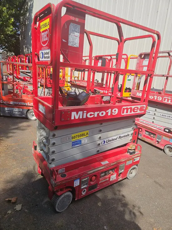 2018 MEC MICRO 19 Scissor Lift
