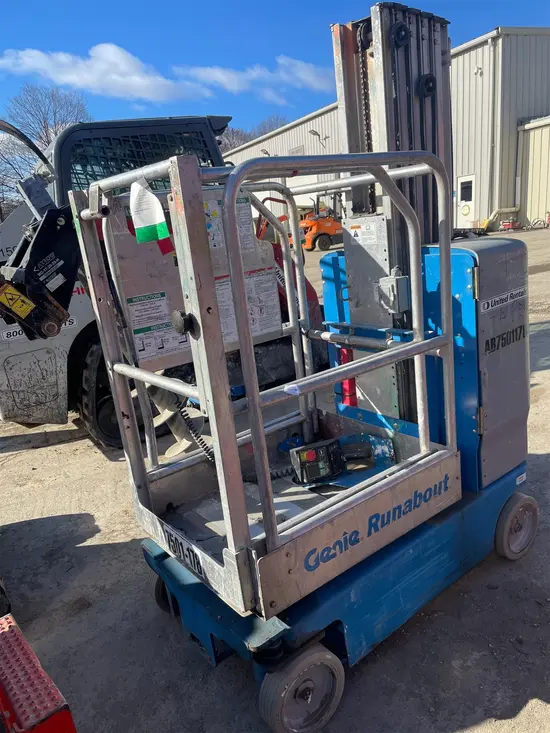 2018 Genie GR-20 Self-Propelled One-Person Lift