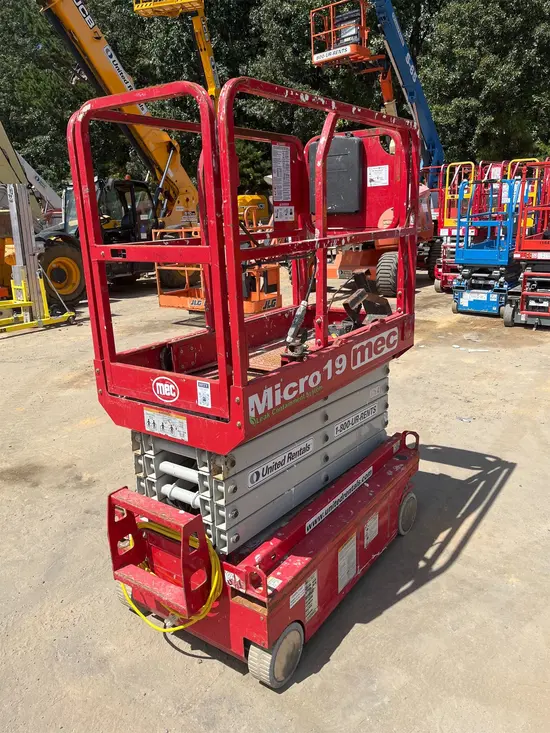 2019 MEC MICRO 19 Scissor Lift