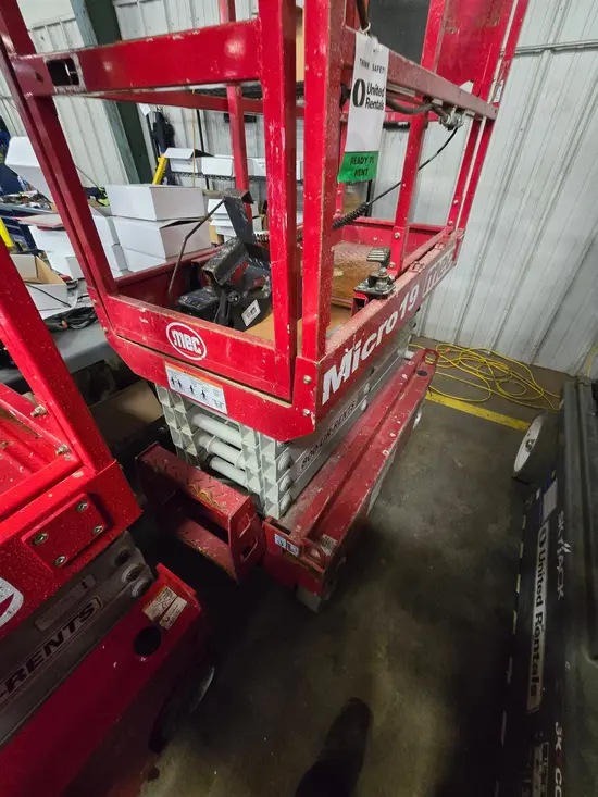 2018 MEC MICRO 19 Scissor Lift