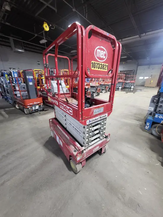 2018 MEC MICRO 19 Scissor Lift