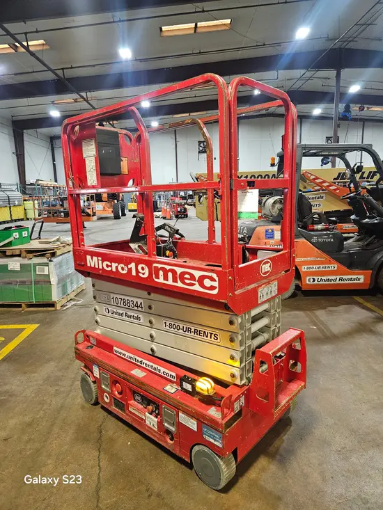 2018 MEC MICRO 19 Scissor Lift