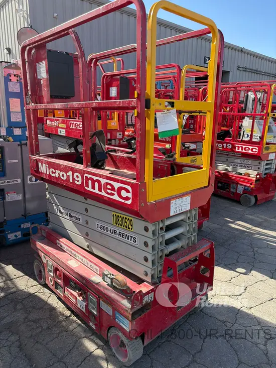 2018 MEC MICRO 19 Scissor Lift