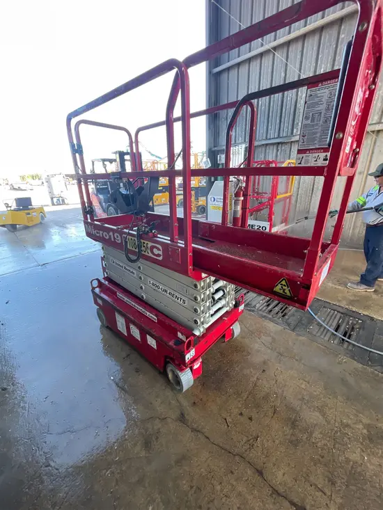 2018 MEC MICRO 19 Scissor Lift