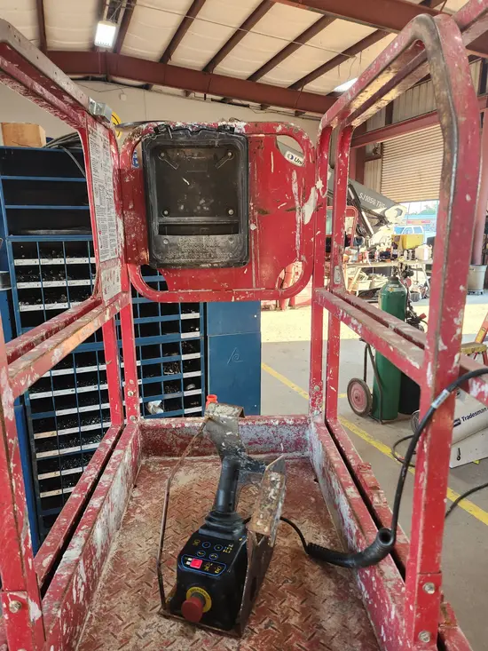 2019 MEC MICRO 19 Scissor Lift