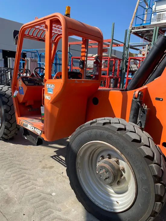 2017 SKYTRAK 8042 Forklift