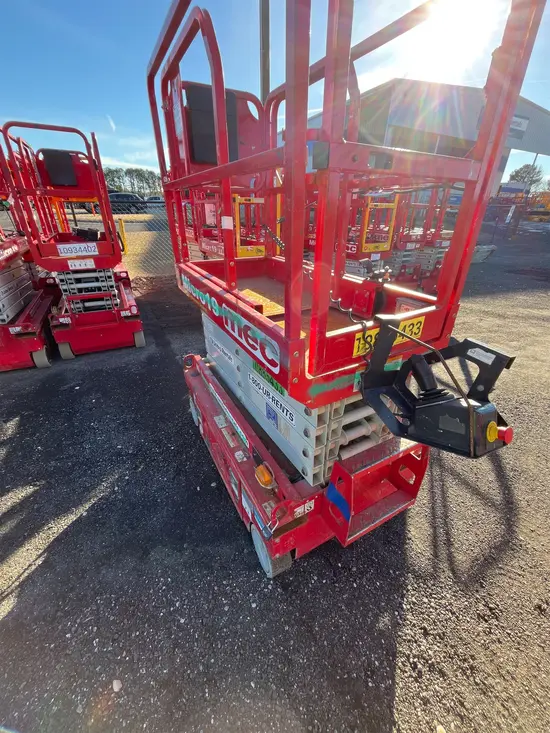 2019 MEC MICRO 19 Scissor Lift