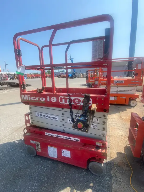2019 MEC MICRO 19 Scissor Lift
