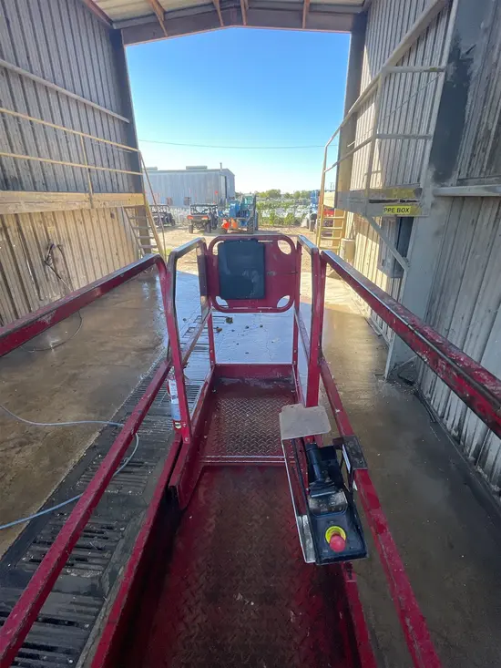2018 MEC MICRO 19 Scissor Lift