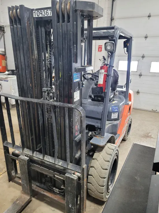 2019 Toyota 8FGU30 Warehouse Forklift