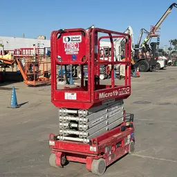 2019 MEC MICRO 19 Scissor Lift