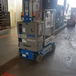 2014 Genie GR-20 Self-Propelled One-Person Lift