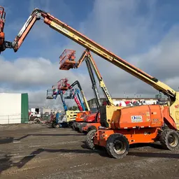 2014 JLG 800AJ Articulating Boom Lift