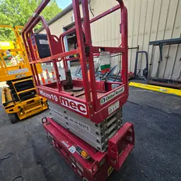 2018 MEC MICRO 19 Scissor Lift