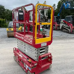 2018 MEC MICRO 19 Scissor Lift