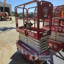 2018 MEC MICRO 19 Scissor Lift