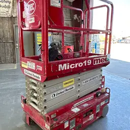 2018 MEC MICRO 19 Scissor Lift
