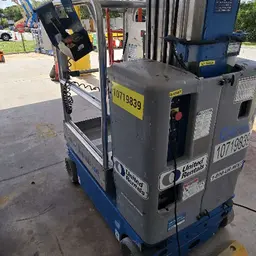 2018 Genie GR-20 Self-Propelled One-Person Lift