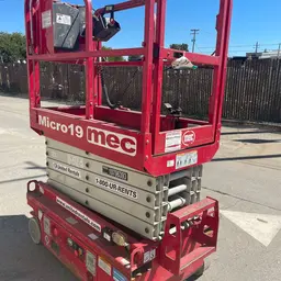2018 MEC MICRO 19 Scissor Lift
