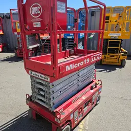 2018 MEC MICRO 19 Scissor Lift