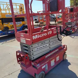 2018 MEC MICRO 19 Scissor Lift