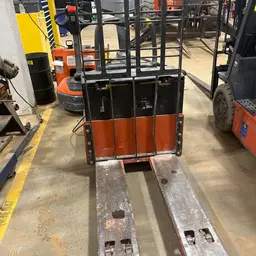 2017 Toyota 8HBE30 Jack