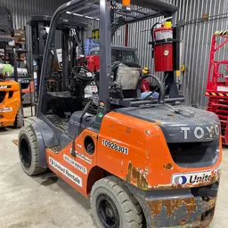 2019 Toyota 8FGU30 Warehouse Forklift